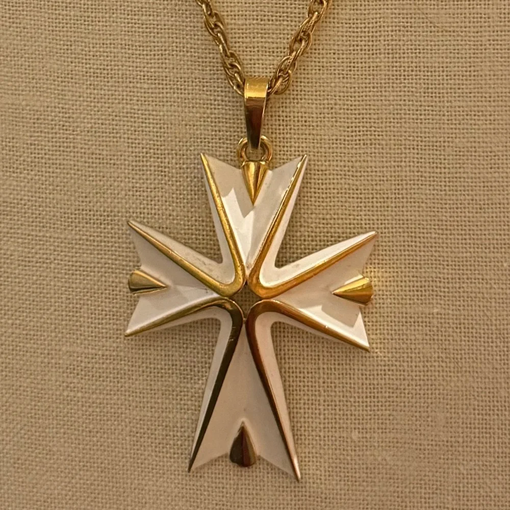 Vintage Crown Trifari 18k Gold Plate White Enamel Maltese Cross Pendant Necklace - Picture 3 of 6